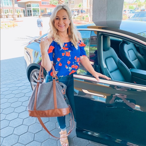 Cold shoulder blouse - Picture 4 of 4